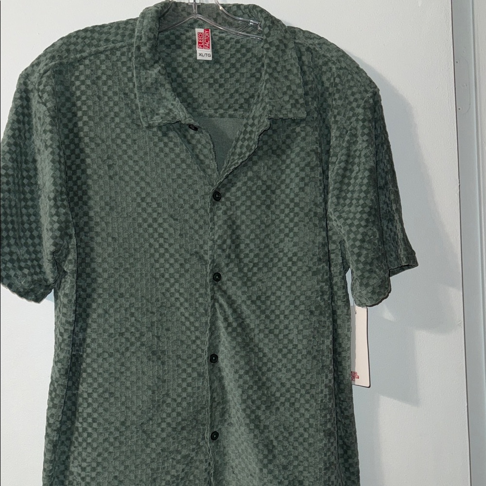 Men's XL Fleece Factory short sleeve button down, camp shirt, NWT